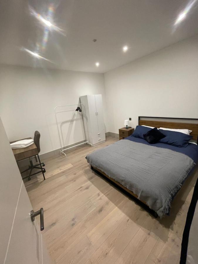 Blue Lagoon Apartment ลอนดอน ภายนอก รูปภาพ