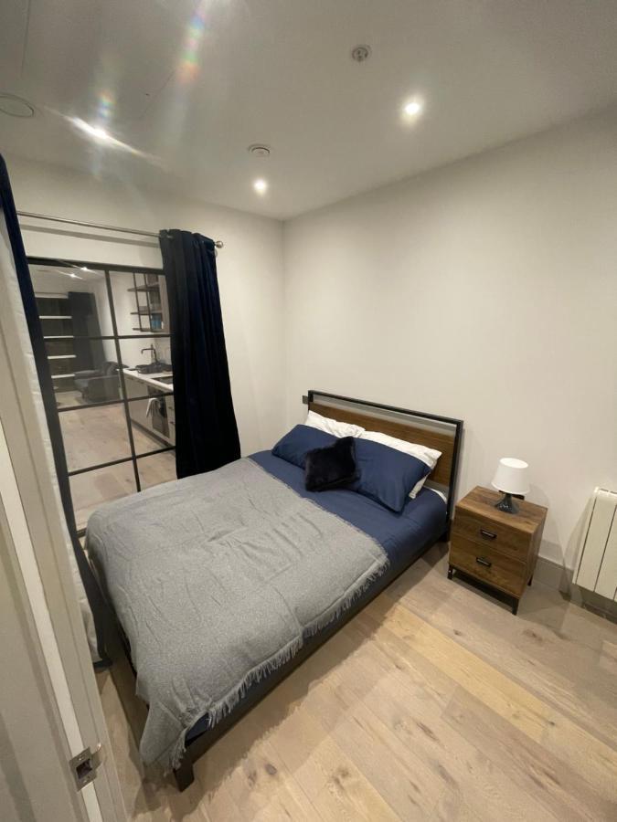 Blue Lagoon Apartment ลอนดอน ภายนอก รูปภาพ